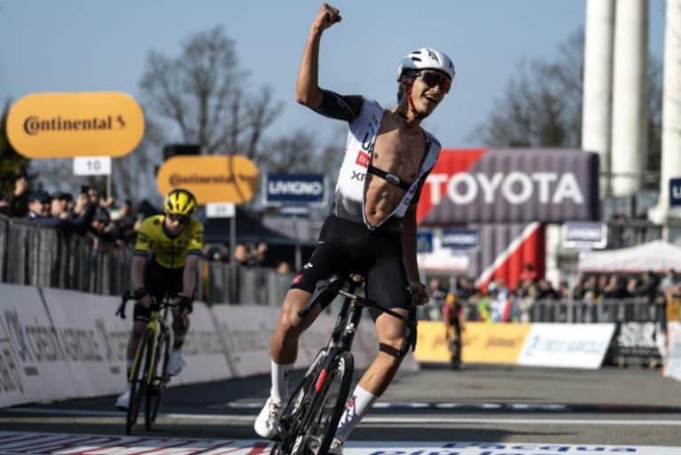 Isaac del Toro hace historia en la Milán-Turín